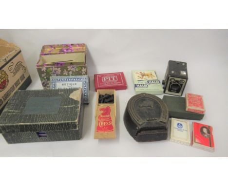 Unusual ebonised metal mounted horseshoe cribbage board, together with various games, including a small Staunton Boxwood part