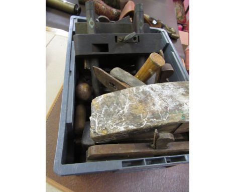 Small quantity of various wooden woodworking planes and tools 