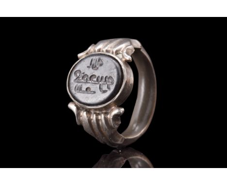 Ca. 1700-1800 AD.A silver ring exhibiting a harmonious blend of refined elements. Characterized by a round hoop, this captiva