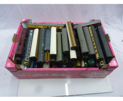 Collection of over 60 items of OO gauge rolling stock to include Hornby, Lima, Triang etc