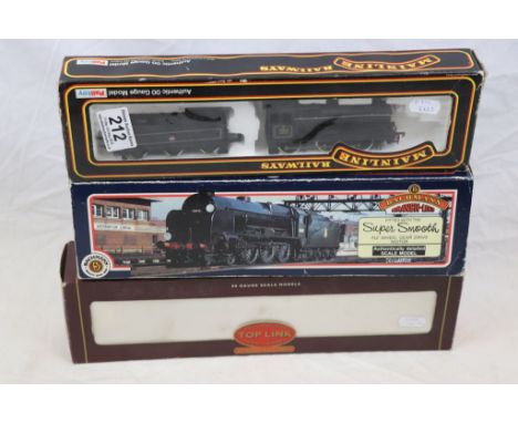Three boxed OO gauge locomotives to include Hornby 2-8-0 2859 in green, Bachmann Sir Walter Raleigh 4-6-0 loco and Mainline 0