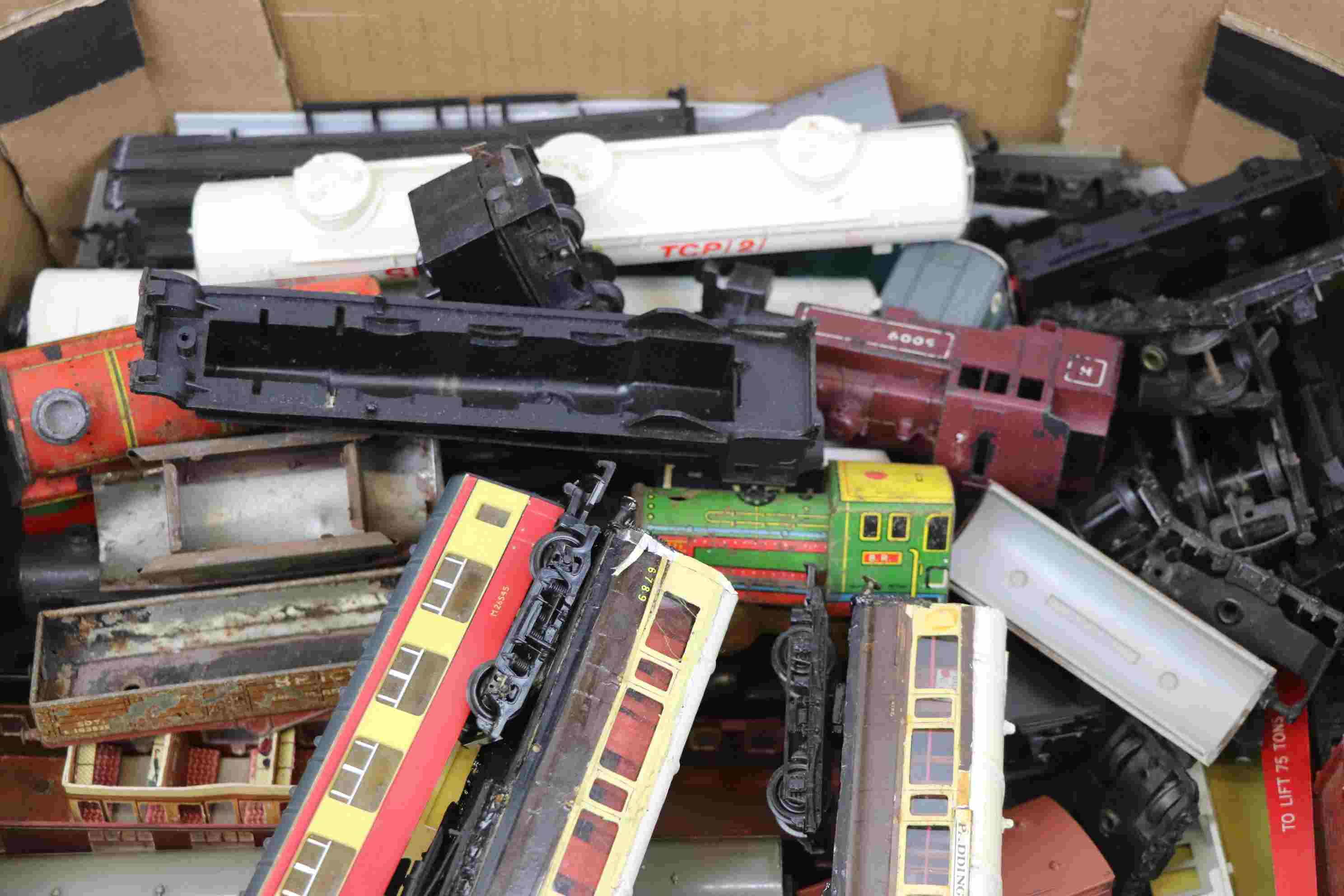 Quantity of OO gauge model railway accessories, spares and repairs to