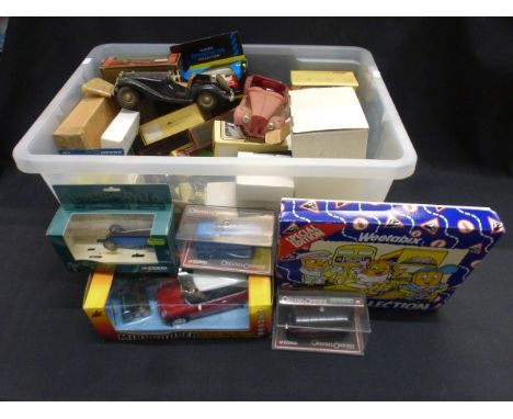 Large quantity of boxed diecast models to include Corgi, Lledo, Matchbox etc plus additional unboxed