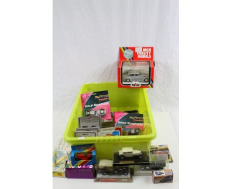 Collection of 32 carded/boxed diecast models to inlcude 5 x Solido, 2 x Majorette, Polisti, Rio, 3 x Racy Roadster, 10 x Clas