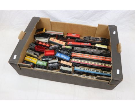 Collection of 36 OO gauge rolling stock to include Lima, Triang and Mainline featuring coaches and wagons, good condition