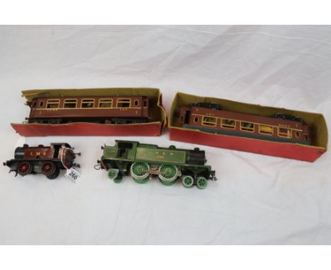 Group of Hornby O gauge model railway to include 2 No Saloon Coaches with one boxed, LNER 1784 4-4-2 locomotive in gree and 0