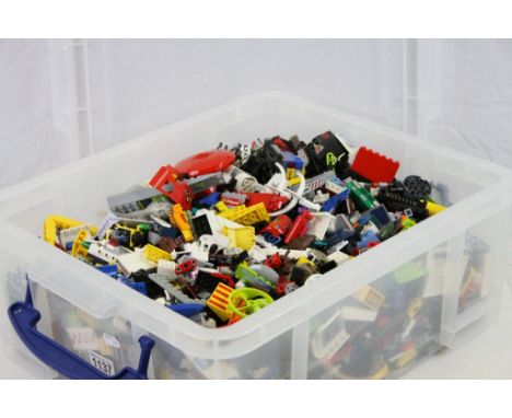 Lego - Over 5kg loose components mainly printed and set specific parts including Harry Potter, Marvel, NBA, City, Rock Raider