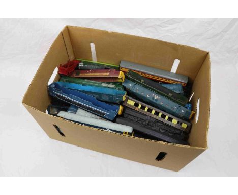 Quantity of OO gauge model railway rolling stock, engine shells and built model kits, various condition (2 boxes)