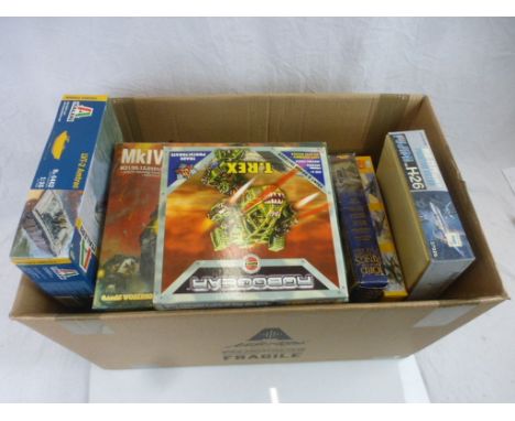 Collection of 15 boxed model kits to include Tamiya military kits, Italeri, Warhammer, Monogram, Lord of The Rings, PM Model,