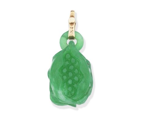 JADE PENDANTThe carved jadeite jade depicting a pomegranate, length 3.4cmFootnotes:Accompanied by a report from the GIA stati