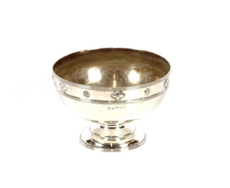 An Art Deco silver pedestal bowl of Celtic design by Walker &amp; Hall, Sheffield 1926, 15.5cm dia. x 10cm high 