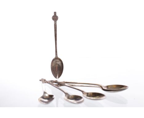 SET OF SIX SCOTTISH OBAN SILVER TEASPOONSmaker R Lindsay of Oban, Sheffield 1927, finials in the form of Celtic crosses, appr