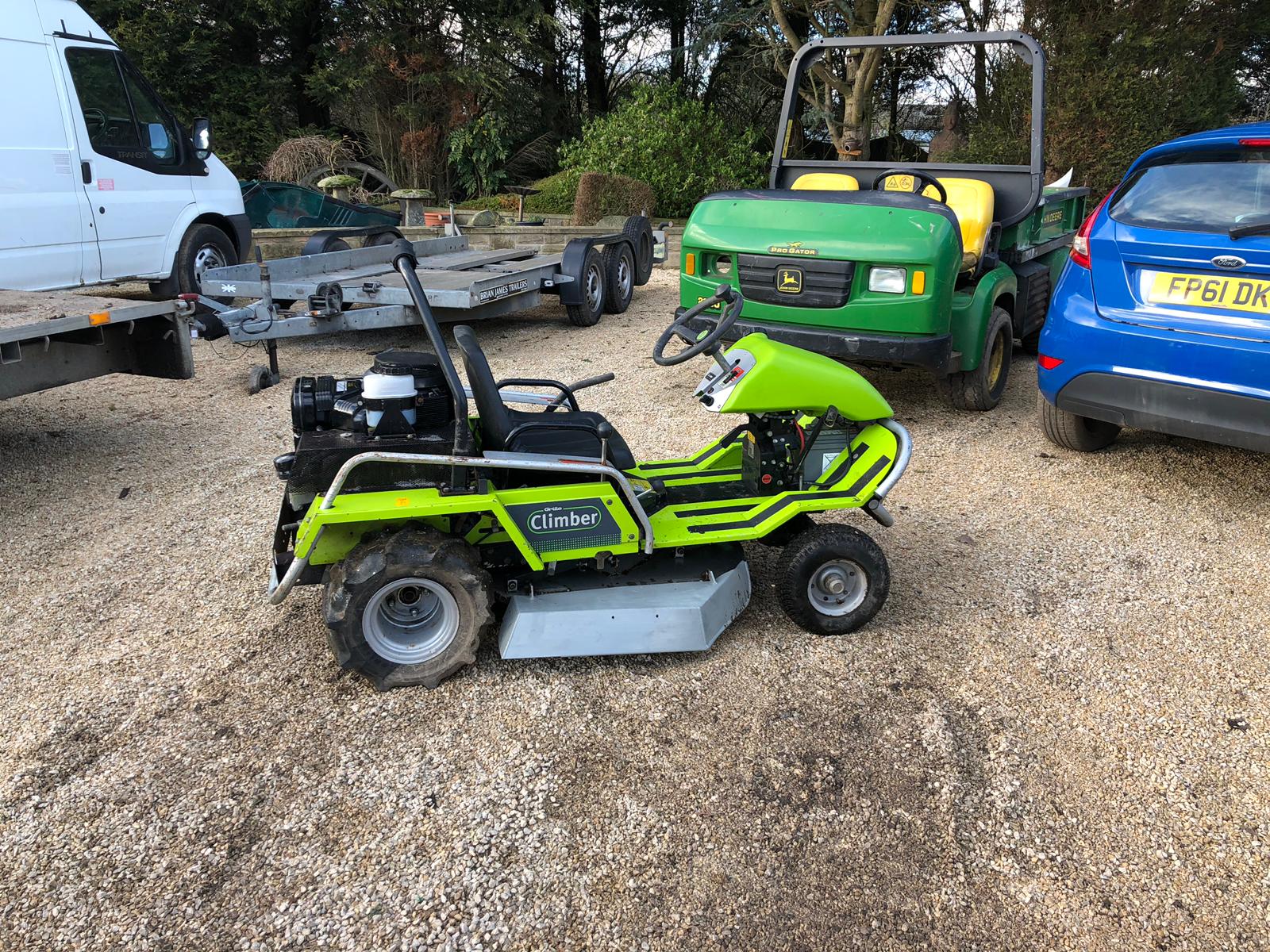 DA GRILLO CLIMBER 921 PETROL RIDE ON LAWN MOWER FOR BANKS AND ROUGH