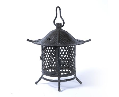 Bronze lantern Japanese, Meiji of simulated wicker 26cm high