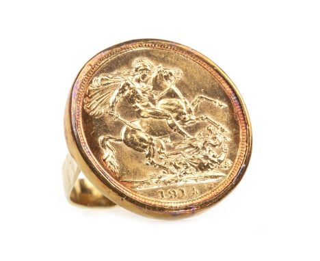 SOVEREIGN DATED 1914, mounted to a ring, unmarked, 12.4g gross