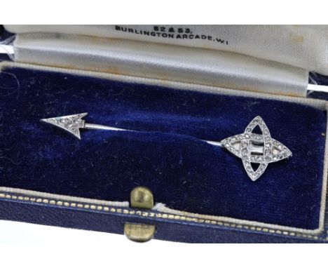 Early 20th century rose diamond set arrow jabot pin, in unmarked white metal, 2.2gm, 50mm; boxed 