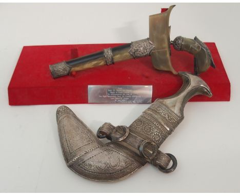 A MALAYSIAN PRESENTATION KRIS the white metal and horn chased with scrolling foliage, 32cm long The plaque inscribed From Dat