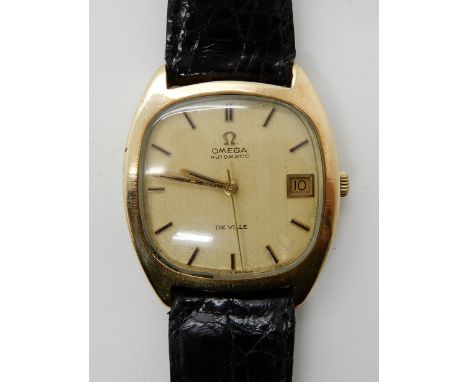 A GENTS 9CT GOLD OMEGA AUTOMATIC DE VILLE with a cream coloured dial with gold coloured baton numerals and date aperture. Lon