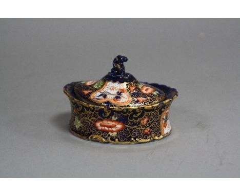 A ROYAL CROWN DERBY IMARI COVERED TRINKET POT, pattern No.4591