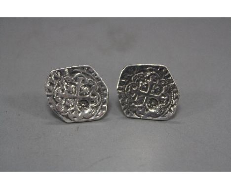 SILVER PIECES OF EIGHT CUFFLINKS (2)