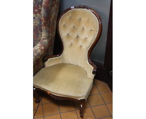 A MAHOGANY BEDROOM CHAIR, with button backs in beige upholstery