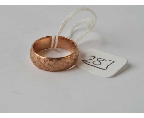 A fancy rose gold band ring in 9ct - size M - 4.6gms