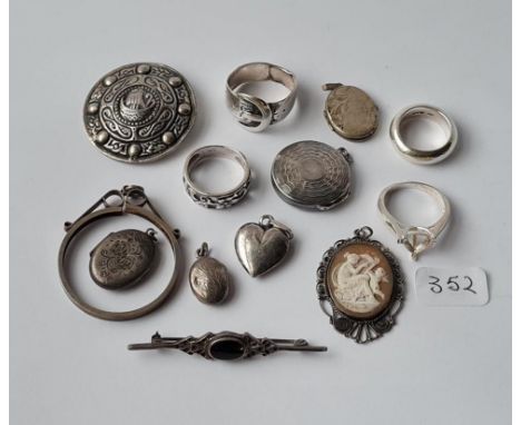 Vintage Scottish silver brooch, silver rings etc 75g