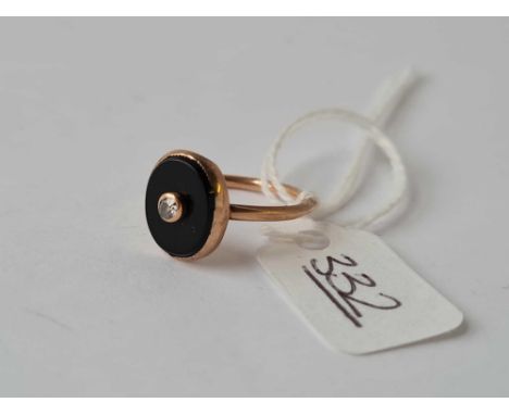 A gold &amp; onyx ring - size J 