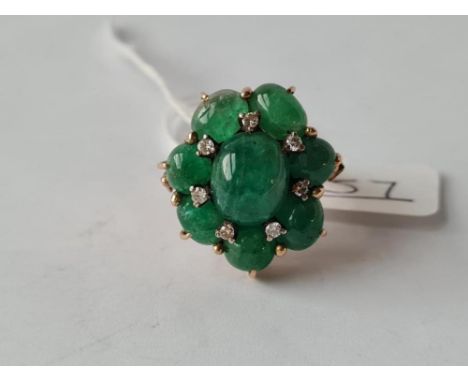 A CABOCHON, EMERALD &amp; DIAMOND CLUSTER RING IN 18CT GOLD - size P - 9.7gms