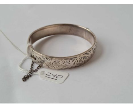 A hinged silver bangle 