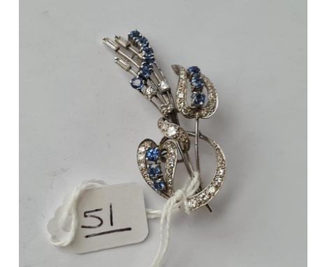 AN ATTRACTIVE WHITE GOLD DIAMOND &amp; SAPPHIRE SPRAY BROOCH IN 18CT GOLD