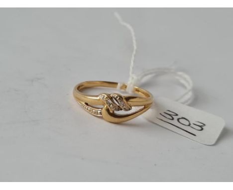 A white stone band ring in 18ct yellow gold - marked 750 - size Q - 2.3gms