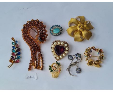 Eight vintage stone set brooches