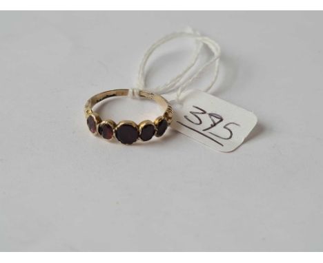 An antique 5 stone garnet ring - size O - 1.7gms