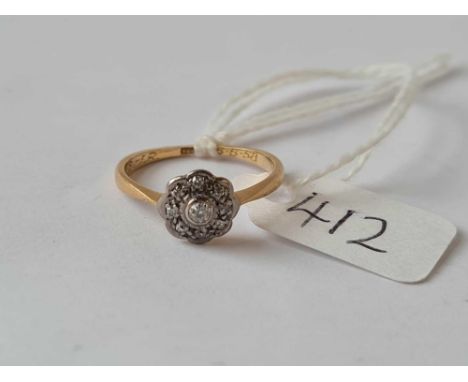 A vintage diamond flower head cluster ring - size K - 1.9gms