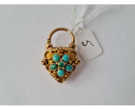 A STUNNING VICTORIAN HEART PADLOCK LOCKET WITH 5 TURQUOISE CLUSTER TO FRONT IN HIGH CARAT GOLD 