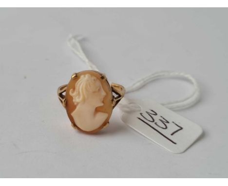A cameo ring in 9ct - size M - 2.5gms