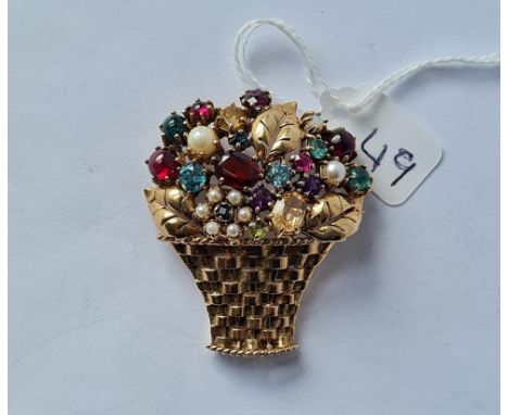 A LARGE VINTAGE GOLD BASKET OF FLOWER BROOCH SET RUBY, GARNET ZIRCON, CITRINE, AMETHYST ETC - 16gms