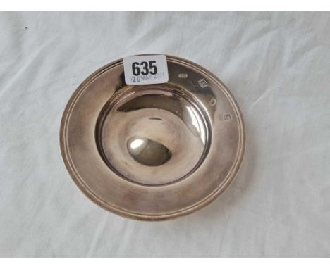 A amada dish with reeded rim 4 3/4 inches dia London 1976 by R&amp;S 111 gms 