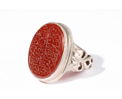 **NO RESERVE** An Islamic Agate Silver Ring with Calligraphic Inscription.This Islamic ring features an agate seal engraved w