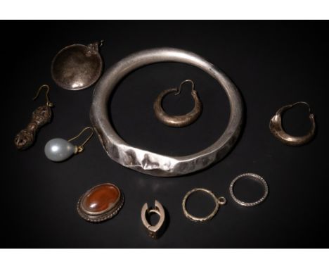 **NO RESERVE**A Collection of Silver and White Metal Jewellery, Including Earrings, Bangles, and Rings.A mix of silver and wh