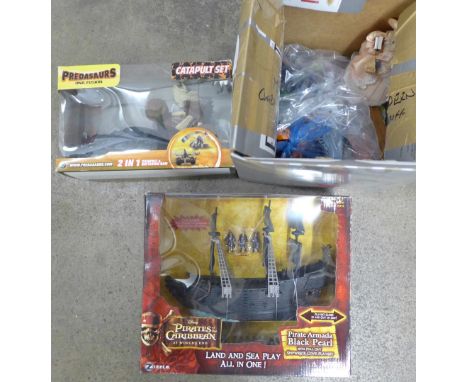 A puppet, model figures, two toys, etc. **PLEASE NOTE THIS LOT IS NOT ELIGIBLE FOR POSTING AND PACKING** 