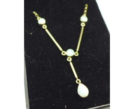 A 9ct gold and opal necklace, 3.9g 