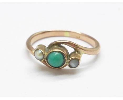 A 9ct gold, turquoise and seed pearl ring, 1.6g, M 