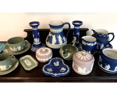 THIRTEEN PIECES OF EARLY WEDGWOOD JASPERWARE FINE CERAMIC ITEMS