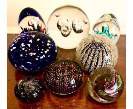 EIGHT VARIOUS GLASS PAPERWEIGHTS INCLUDING STRATHEARN, TWEEDSMUIR AND CAITHNESS, ETC, ALL 20th CENTURY