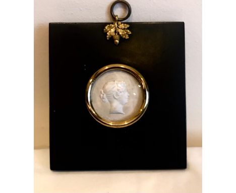 INTAGLIO RELIEF MINIATURE FRAMED PORTRAIT, DIAMETER APPROXIMATELY 3.5cm