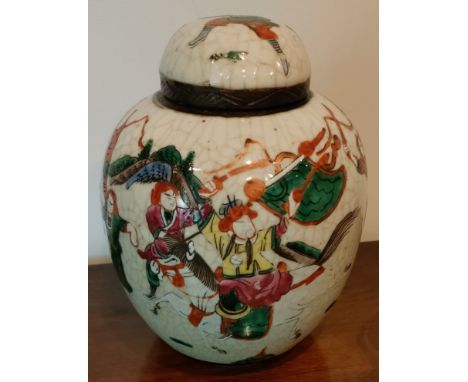 19th/20th CENTURY GLAZED ORIENTAL CERAMIC STORAGE JAR WITH COVER, DECORATED WITH VARIOUS MILITARY FIGURES, APPROXIMATELY 22cm