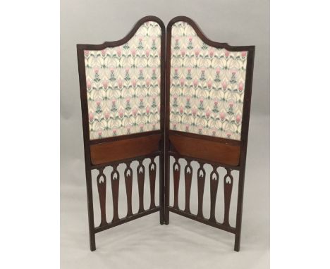 An Edwardian mahogany framed single fold screen
The shaped fabric lined panels with integral hinged shelf.  102 cm wide; 127 