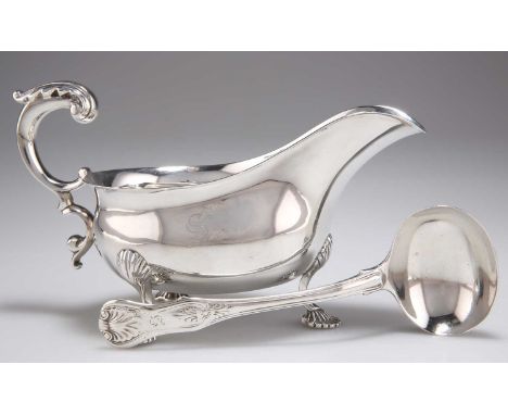 AN EDWARDIAN SILVER SAUCE BOAT, by Pearce &amp; Sons, London 1905, the scroll-form handle with leaf-form thumbpiece, raised o